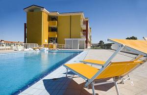 VENDESI APPARTAMENTO CON PISCINA In RESIDENCE CICLAMINI